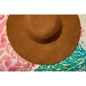 Chico’s One Size 100% Polyester floppy brim hat; Excellent Unworn Condition